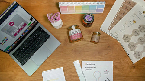 Des étiquettes uniques pour vos pots de miel